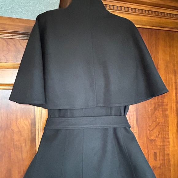 Black Tahari Coat, Size Medium, Medium Weight, Modern With Belt, Very Cute - Picture 3 of 9